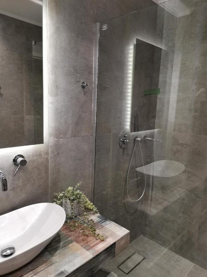 Historic Center Luxury Studio Apartment Атина Екстериор снимка